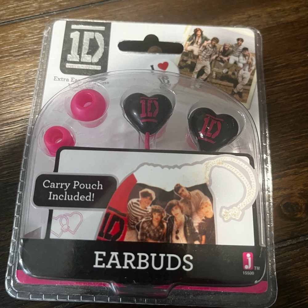 1D Heart-Shaped Earbuds with Carry Pouch